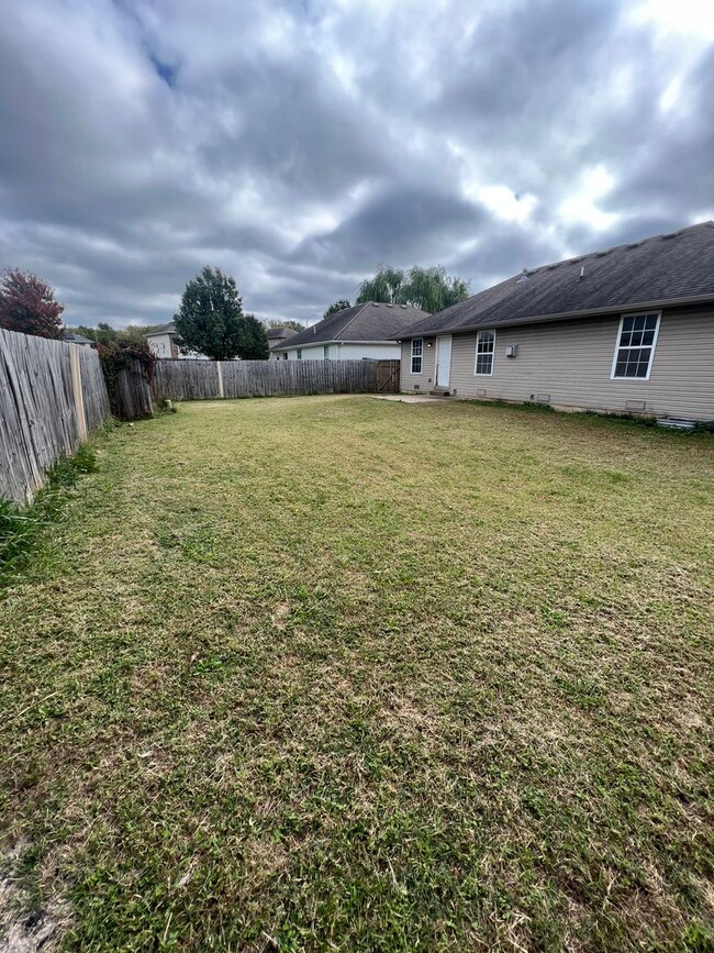 Building Photo - 3 bedroom/2 bath house