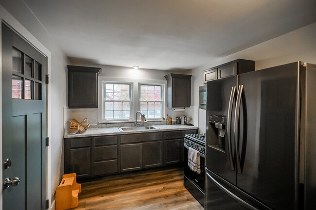 Kitchen - 1703 Springfield Rd