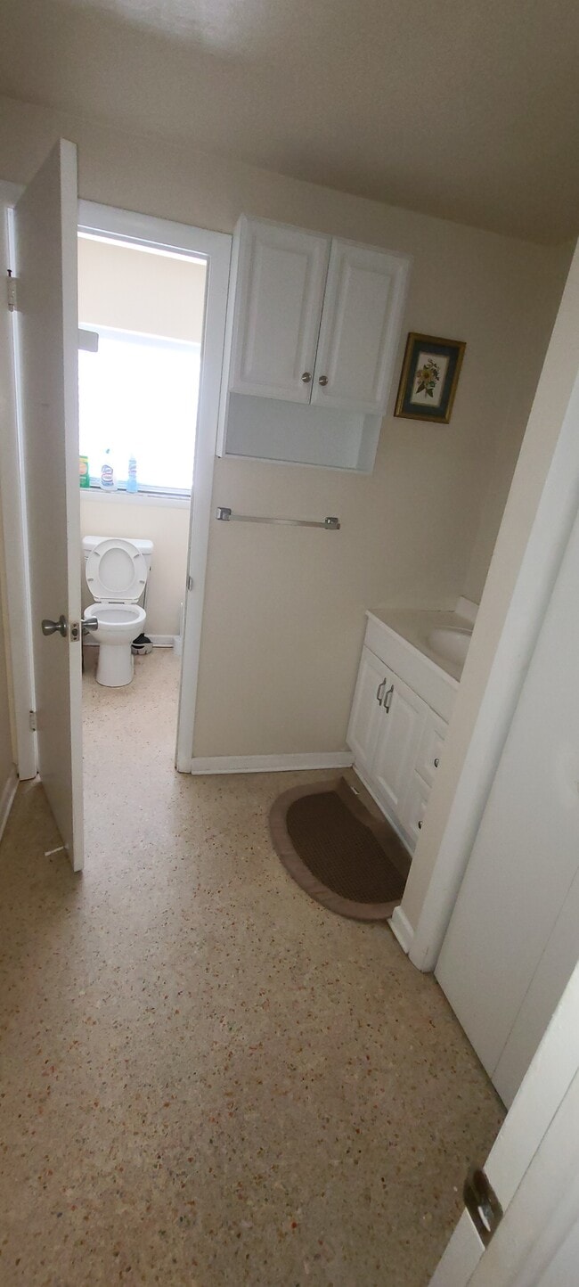 Building Photo - 486 Pinewood St