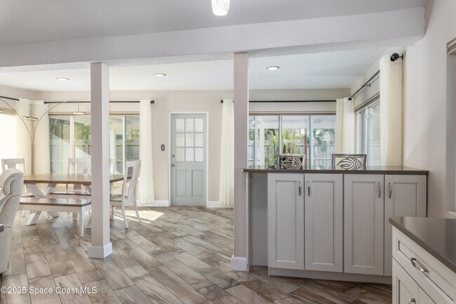 Building Photo - 33 W Melbourne Ave