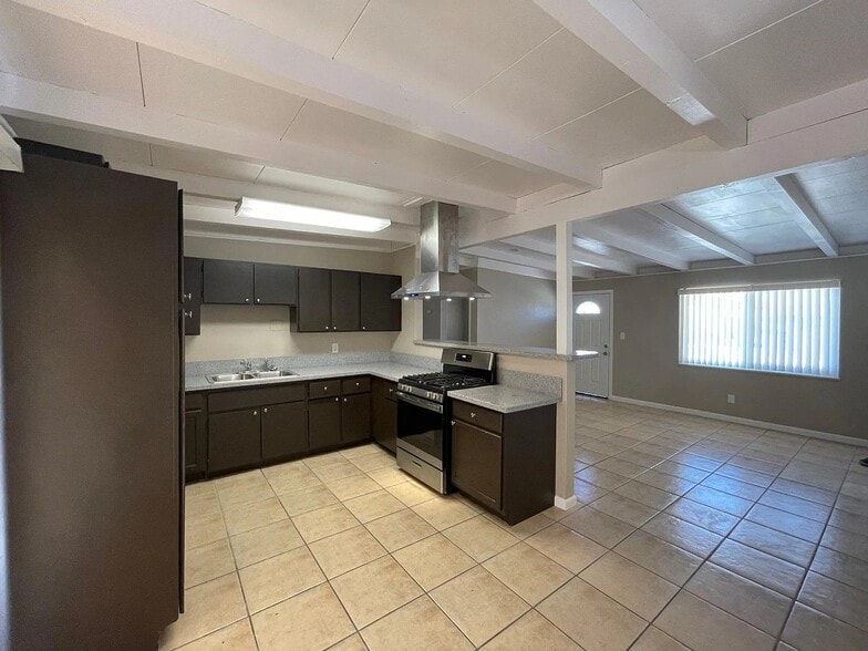 Building Photo - 1000 Mojave Dr