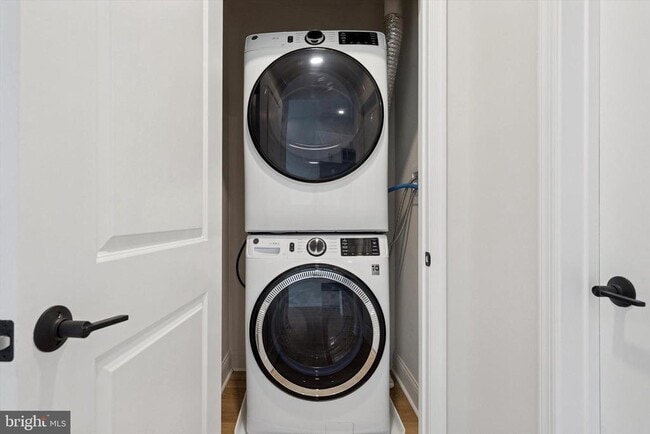 Building Photo - 2153 E Lehigh Ave