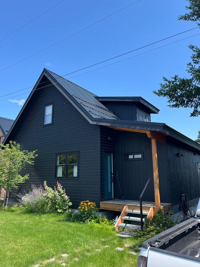 Building Photo - 503 2nd Ave E