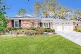 Building Photo - Beautiful 3 Bedroom 2 Bath Home in Meyerla...