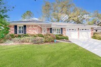 Building Photo - Beautiful 3 Bedroom 2 Bath Home in Meyerla...