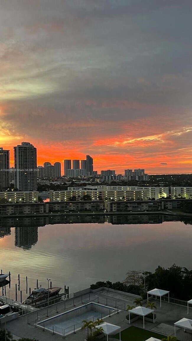 Building Photo - 18051 Biscayne Blvd