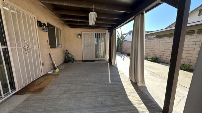 Building Photo - Charming 2 Bedroom 2 Bath home in Perris!