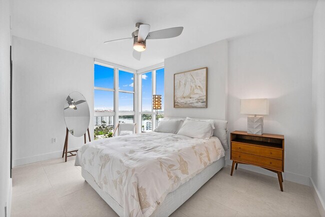 Building Photo - 101 S Fort Lauderdale Beach Blvd