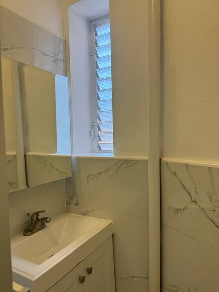 Building Photo - 1923 Bay Ridge Pkwy