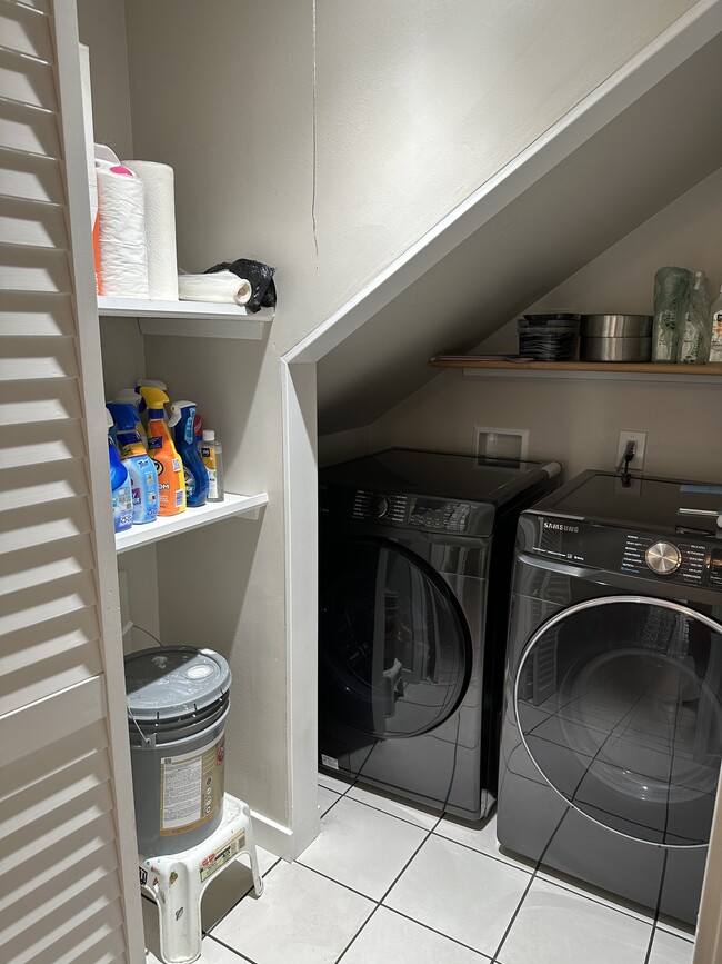 Building Photo - 4381 Ventura Canyon Ave