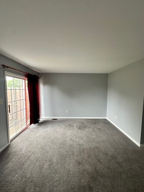 Building Photo - 306 Macleren Dr