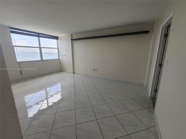 Building Photo - 11930 N Bayshore Dr