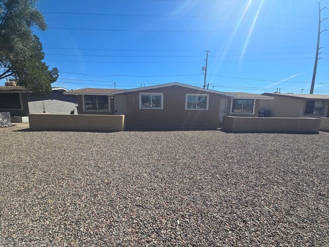 Building Photo - 2b1bth condo