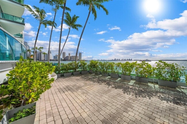 Building Photo - 1331 Brickell Bay Dr