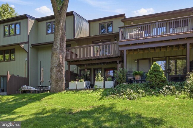 Building Photo - 27 Darien Way