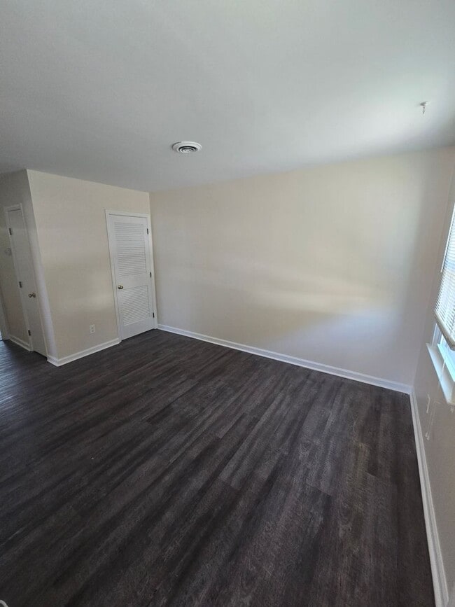 Building Photo - DUPLEX IN HOPEWELL