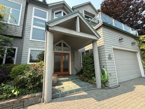Building Photo - 7275 N Mercer Way