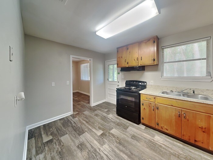 Building Photo - 5835 Norde Dr W