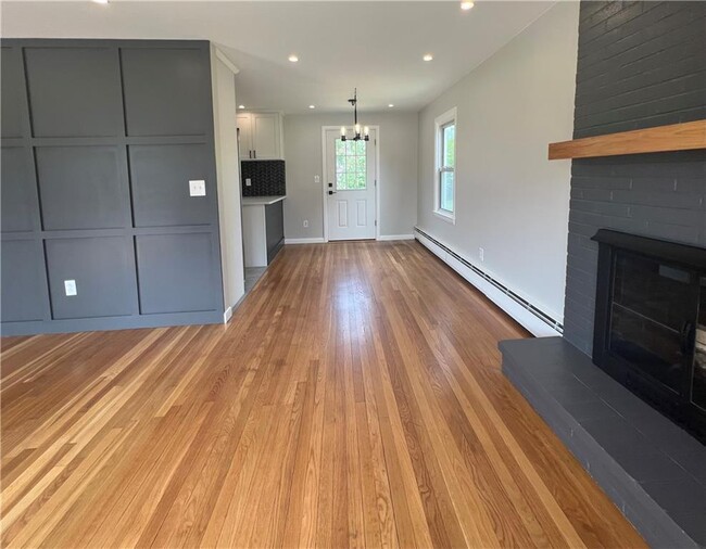 Building Photo - 143 Greenmeadow Cir