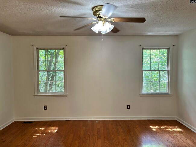 Building Photo - 1405 Parkdale Dr