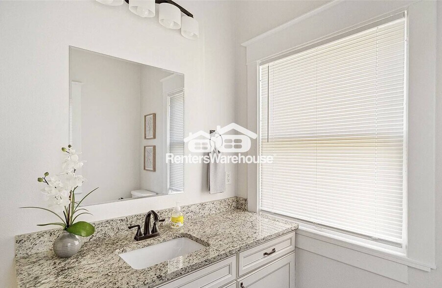 Building Photo - 544 36th St