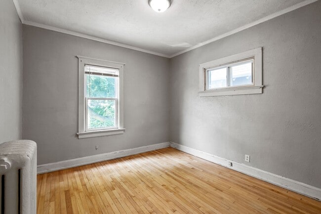 Building Photo - Maryland Upper steps to UWM