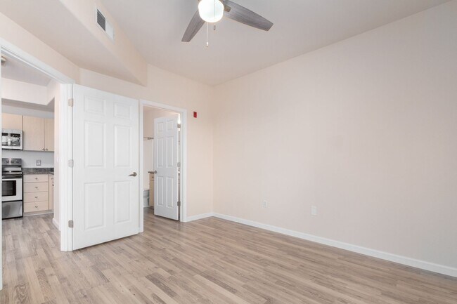 Building Photo - Condo in Union Hills