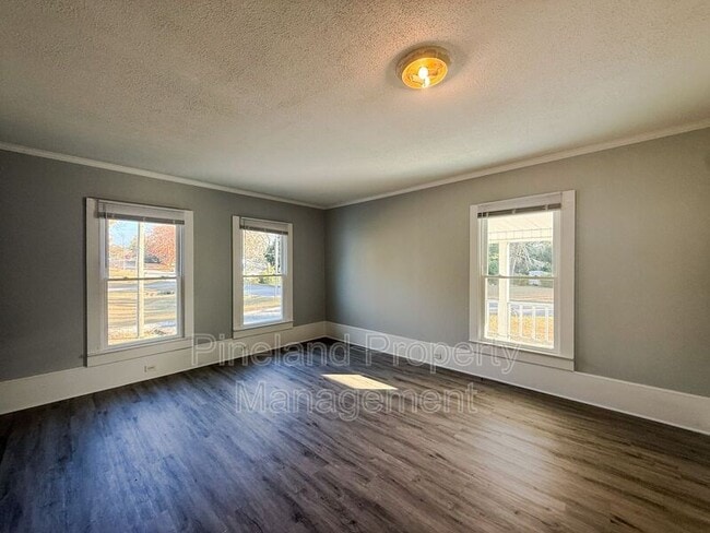 Building Photo - 413 E Donaldson Ave