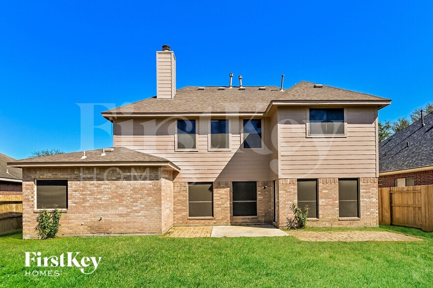 Building Photo - 2558 Doral Dr