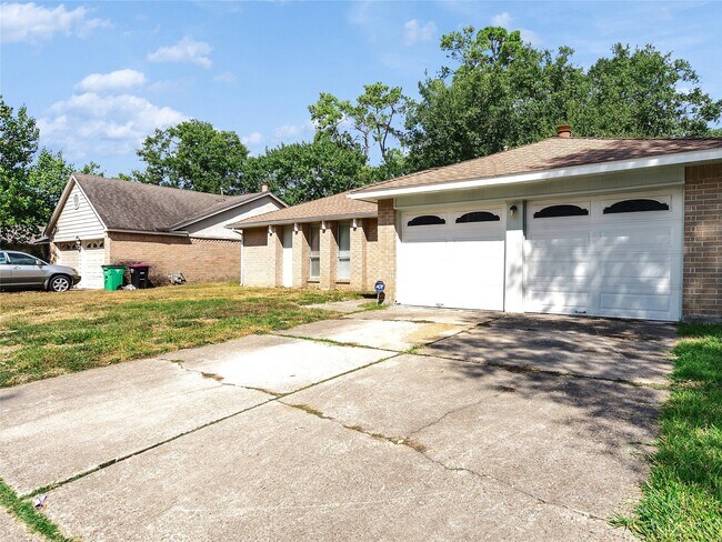 Building Photo - 24006 Spring Gum Dr