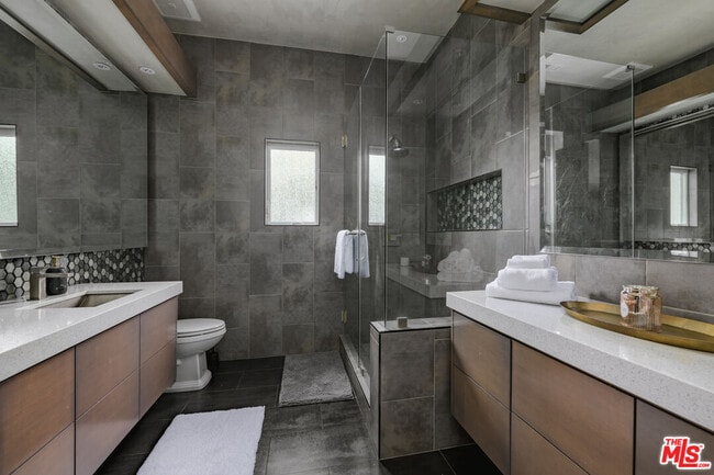 Building Photo - 4705 Los Feliz Blvd