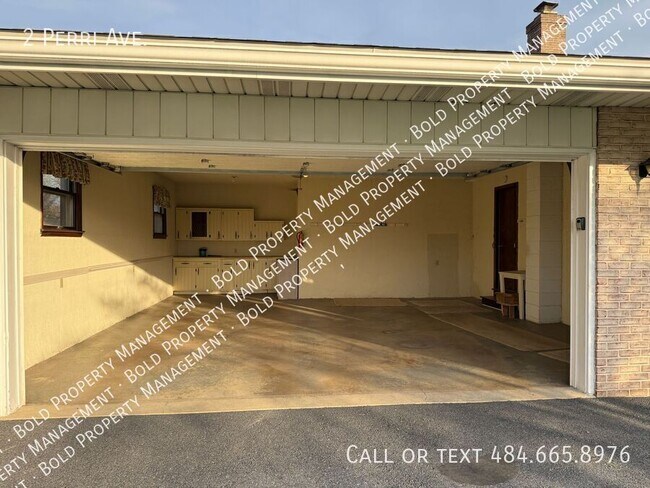 Building Photo - 2 Perri Ave