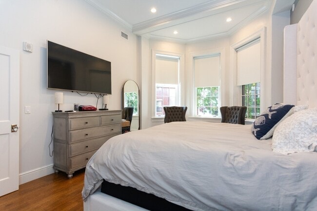 Building Photo - 288 Commonwealth Ave