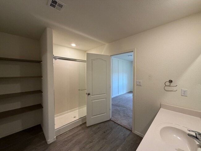 Building Photo - 3 Bedroom Single Story Home Available Near Huning Ranch Loop SW & Main St NW in Los Lunas!