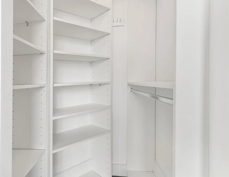 Building Photo - 350 NE 24th St