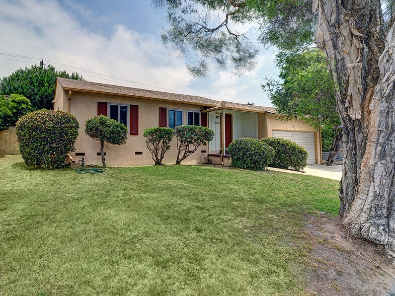 Building Photo - 8716 Bleriot Ave