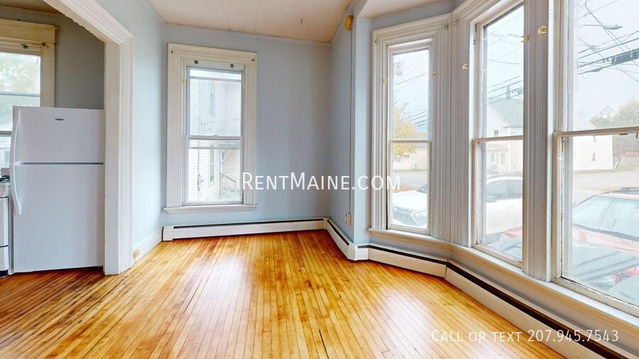 Building Photo - 232 Center St