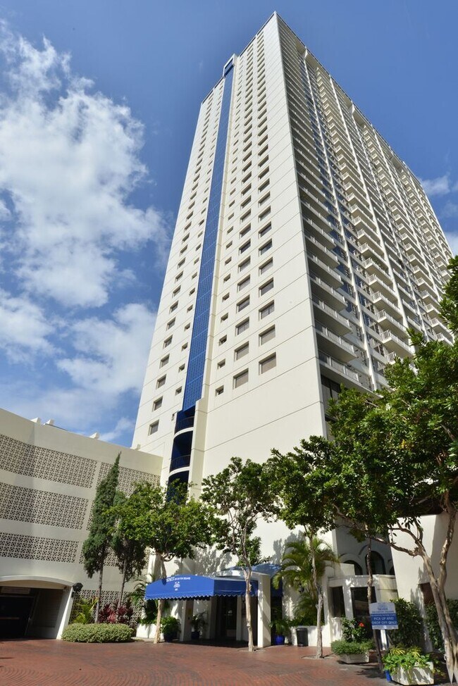 Building Photo - Fully Furnished Unit at Sought after Villa...