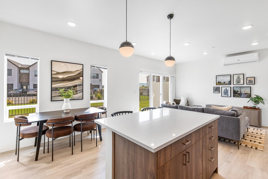 Building Photo - Westland Townhomes