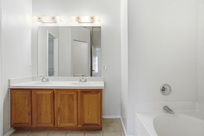 Building Photo - 5517 Timber Ridge Ct