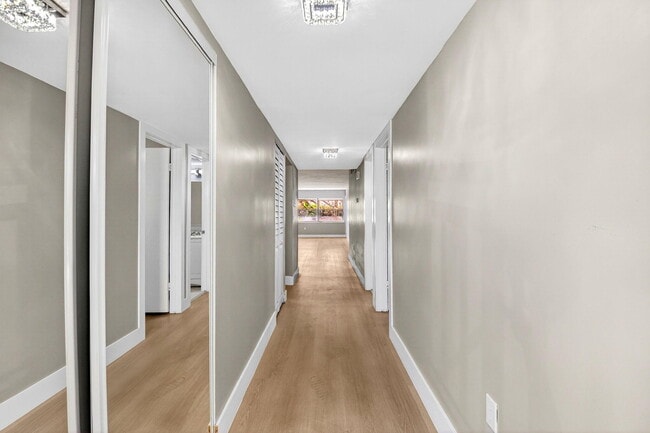 Building Photo - 2018 SW 29th Ct