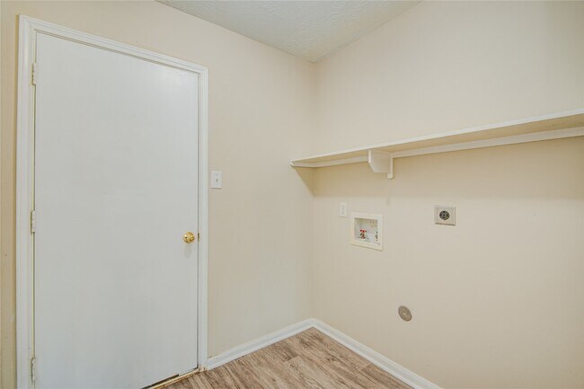 Building Photo - 16145 Sun View Ln