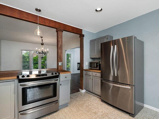 Building Photo - 5110 Dunes Ct