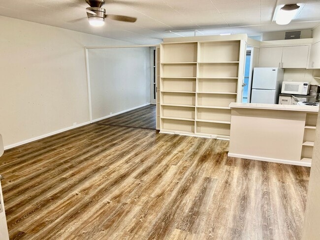 Building Photo - Tropic Seas one bdrm., one bath apartment, Oceanfront property, by Diamond Head and Kapiolani Park!