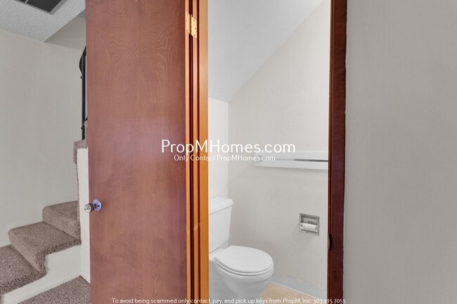 Building Photo - Two Story Two Bedroom in Beaverton - Depos...
