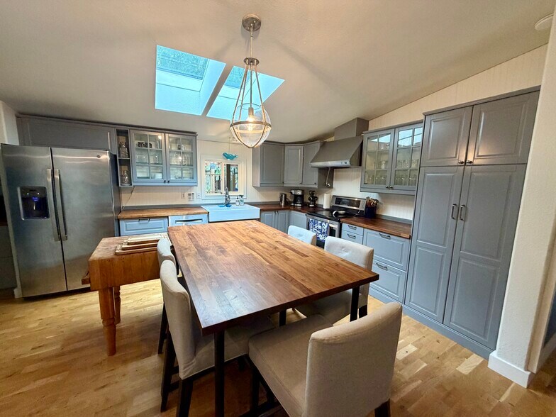 Kitchen - 126 Charlie Ln