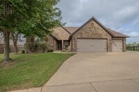 Building Photo - 4 BR Farmington Home!