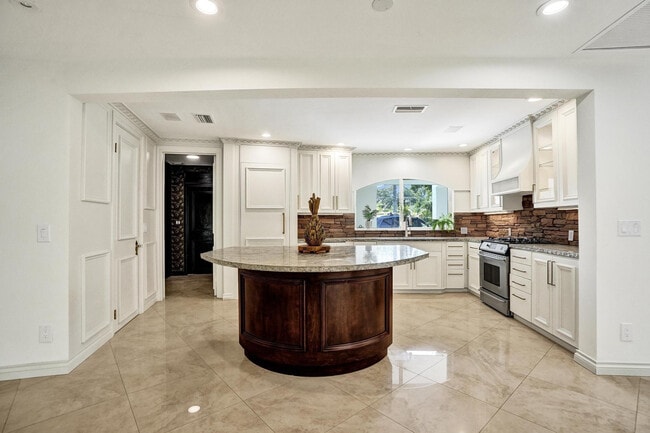 Building Photo - 2425 Fryer Point