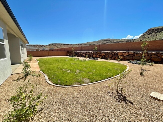 Building Photo - 5-Bedroom home in Desert Canyons