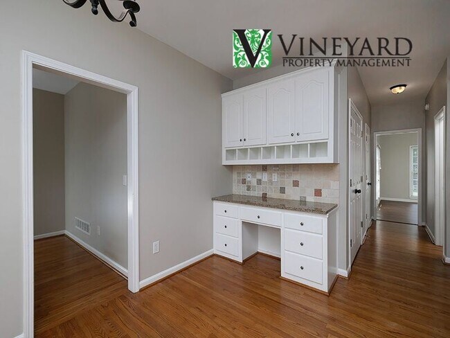 Building Photo - 255 Henson Way